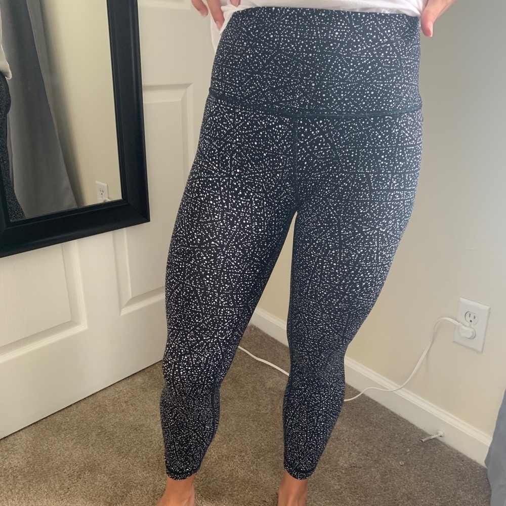 Black and White LuLulemon leggings